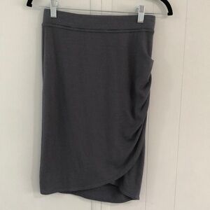 Aritizia Wilfred Free stretch skirt with ruching